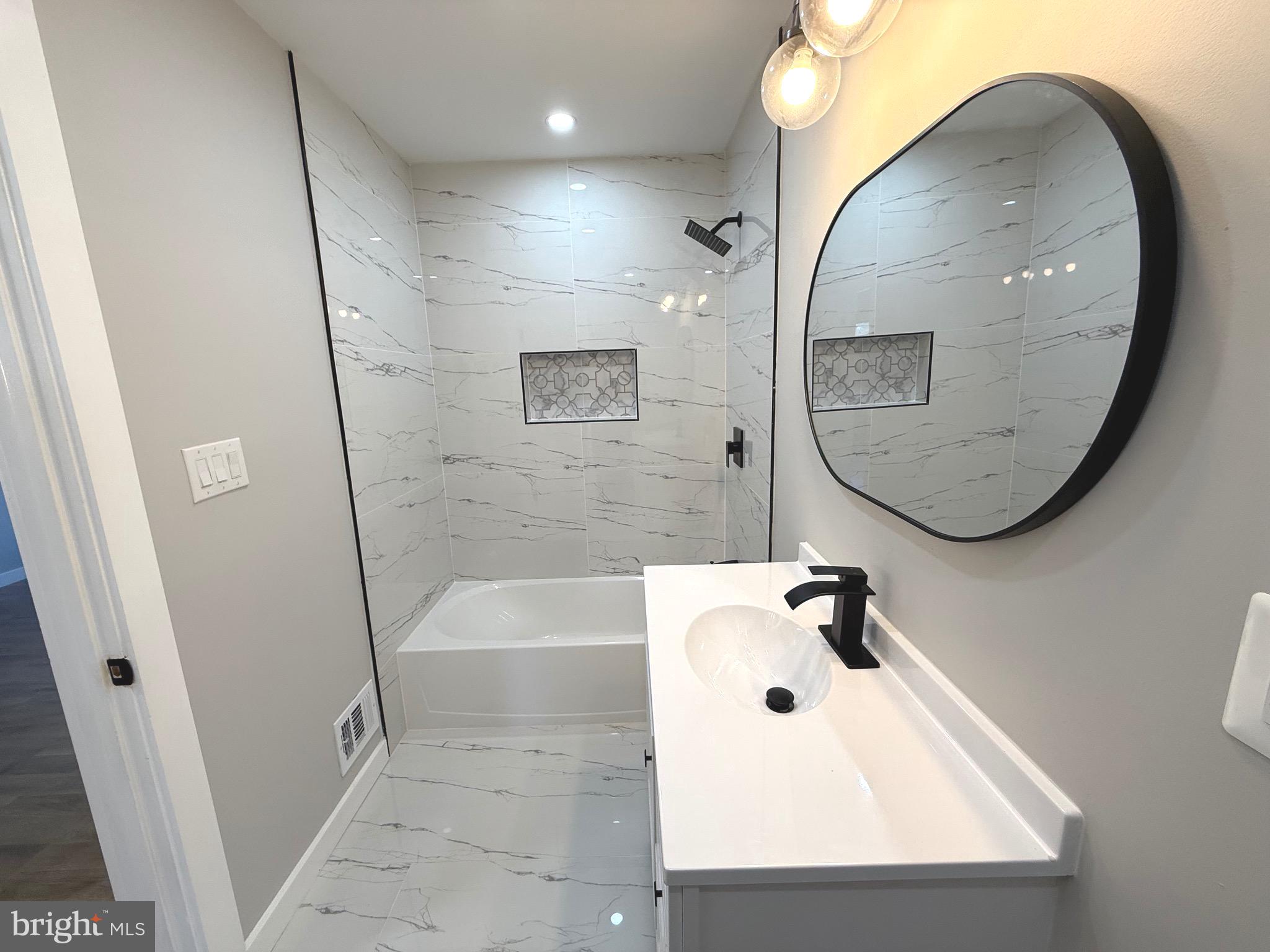 2102 Cartwright Place Reston, VA 20191 - Photo 11 of 22 Upstairs Full Bath