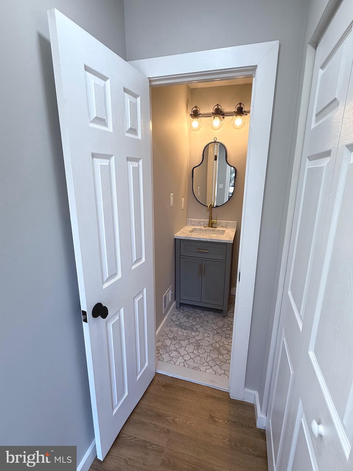 2102 Cartwright Place Reston, VA 20191 - Photo 4 of 22 Main Level Bath