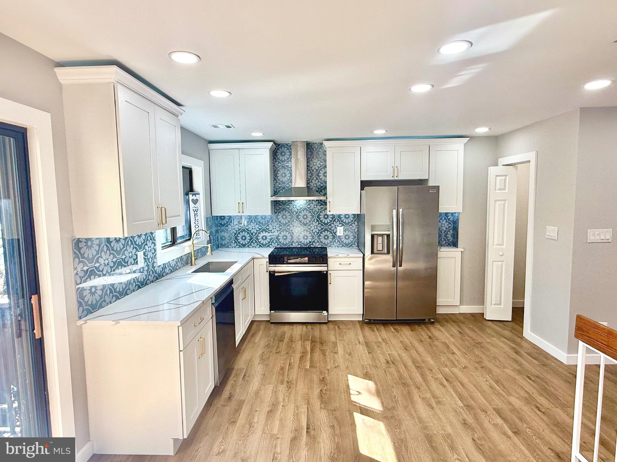 2102 Cartwright Place Reston, VA 20191 - Photo 5 of 22 Gourmet Kitchen