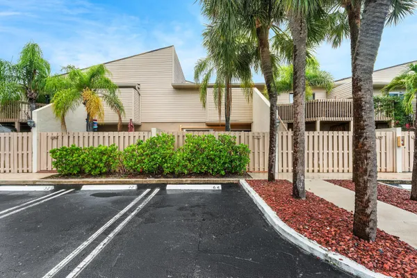 $2,150 | 612 Executive Center Drive, Unit 107, West Palm Beach, FL 33401
