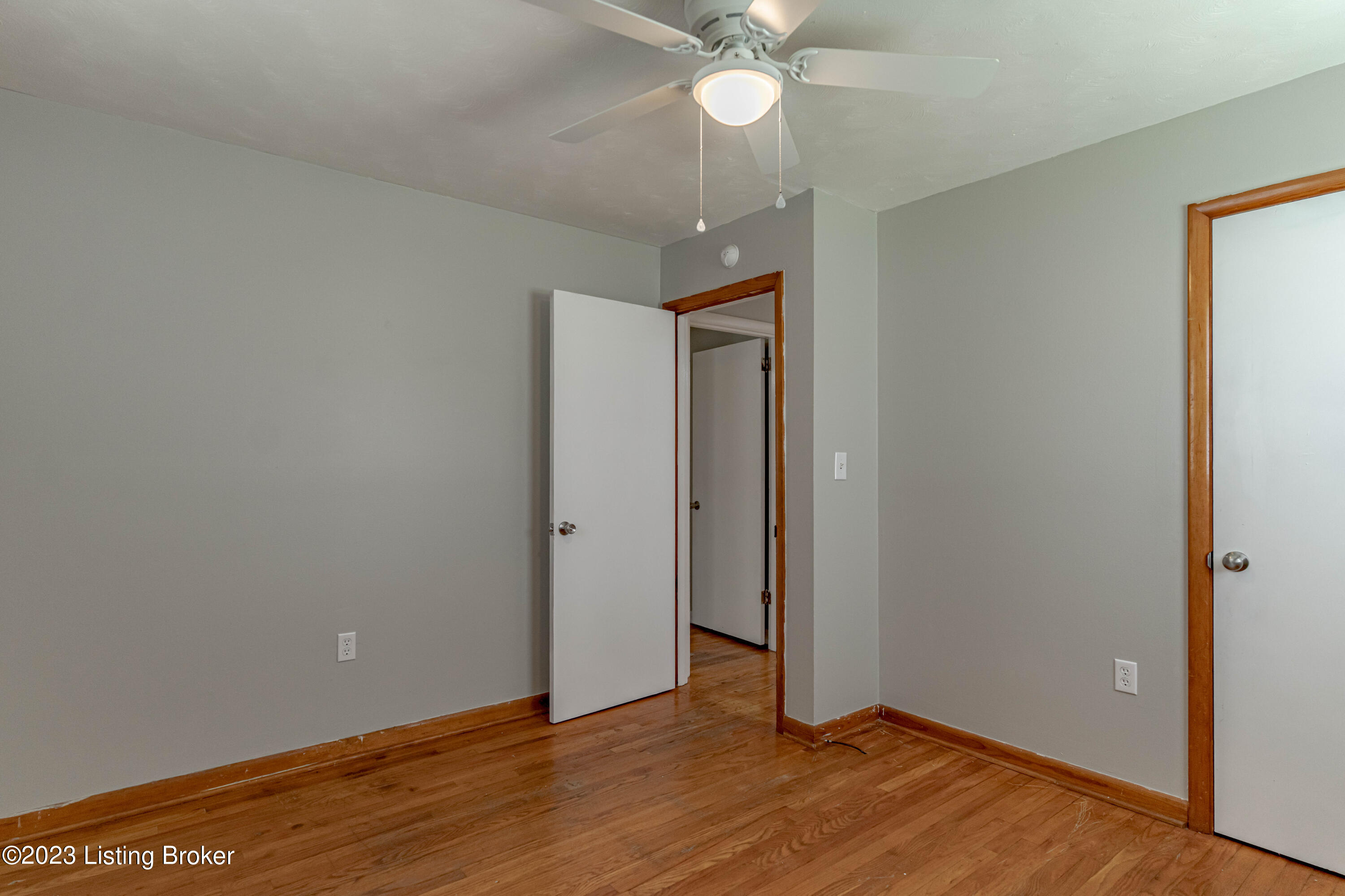 4919 Cane Run Road Louisville, KY 40216 - Photo 16 of 48 DSC05852