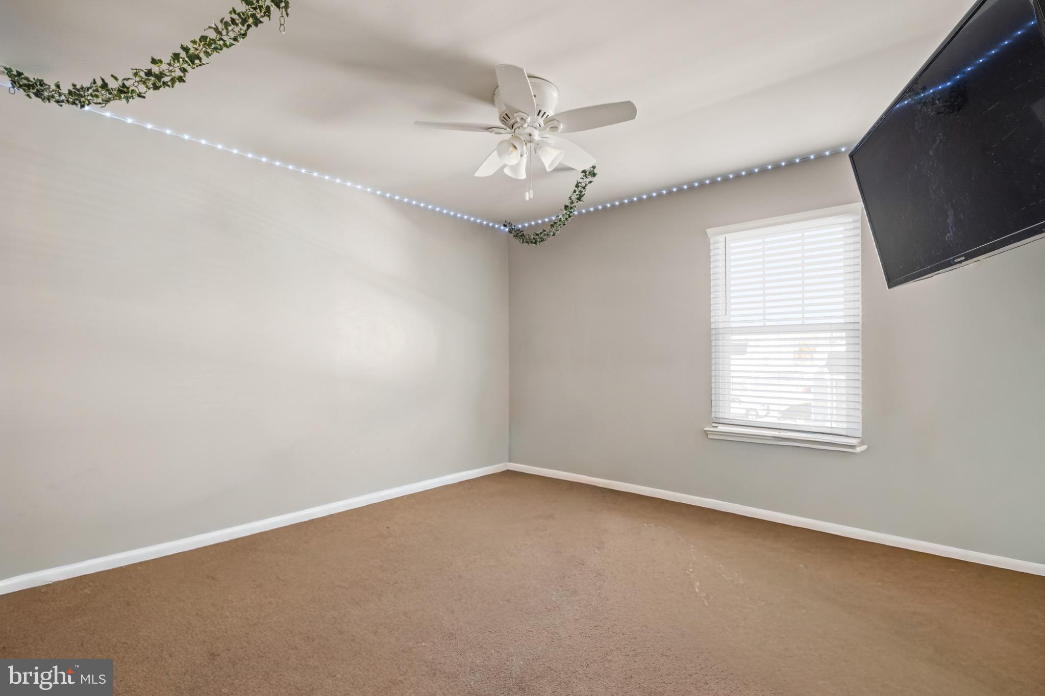 8 Porch Street Clayton, NJ 08312 - Photo 25 of 31 en empty room with windows and ceiling fan
