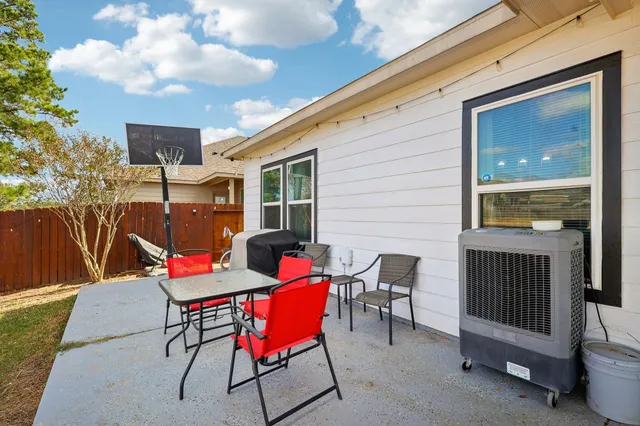 $340,000 | 18598 Legend Oaks Drive, Magnolia, TX 77355