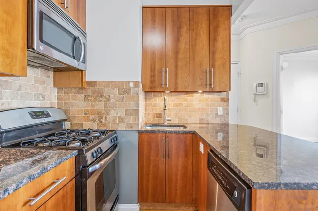 $675,000 | 175 12th Street, Unit 2B | Gowanus