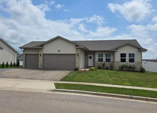 $499,000 | 922 Margarets Way, Belleville, WI 53508