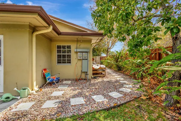 $2,800 | 227 Northeast 12th Street, Unit 1, Delray Beach, FL 33444