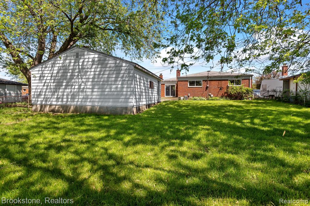 32039 Hayes Road Warren, MI 48088 - Photo 28 of 30