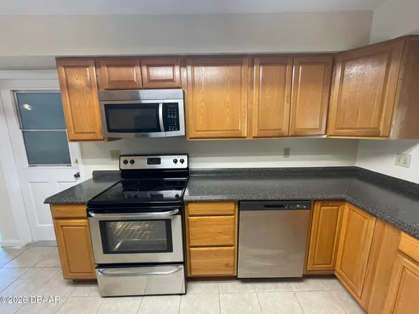 $2,200 | 524 Pelican Bay Drive, Daytona Beach, FL 32119