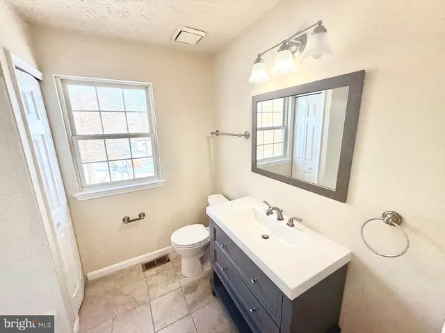 $2,995 | 5026 Dorchester Circle, Waldorf, MD 20603