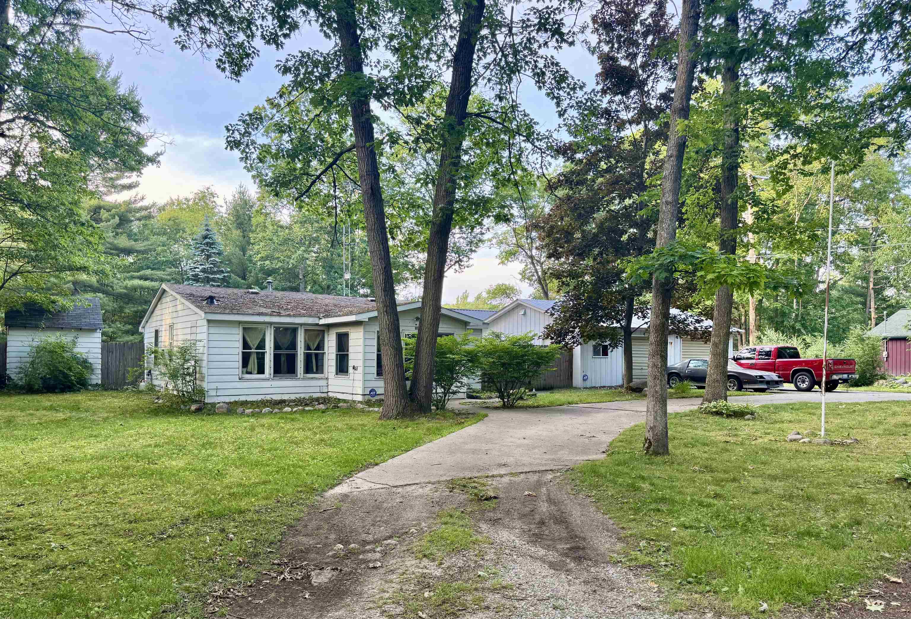 907 Hammond Road Harrison, MI 48625 - Photo 2 of 28