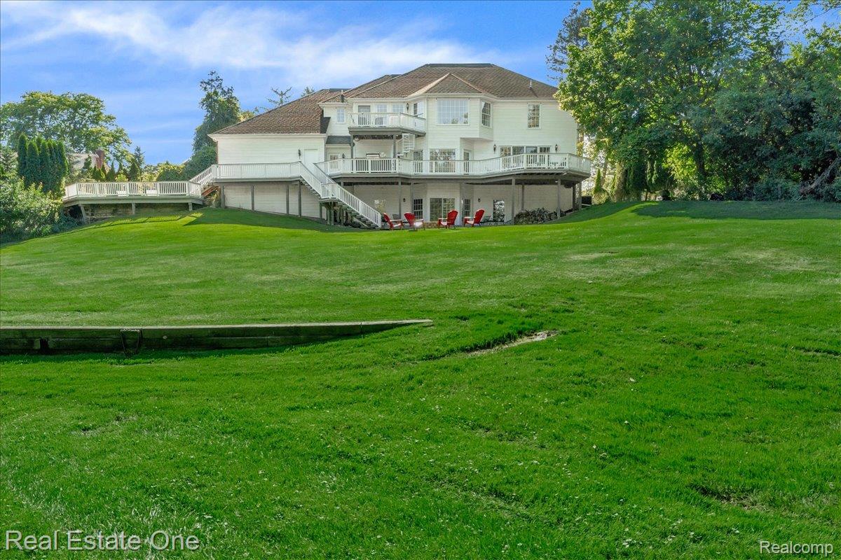 33850 Braebury Ridge Farmington, MI 48331 - Photo 73 of 85 Expansive terraced lawn with a retaining wall