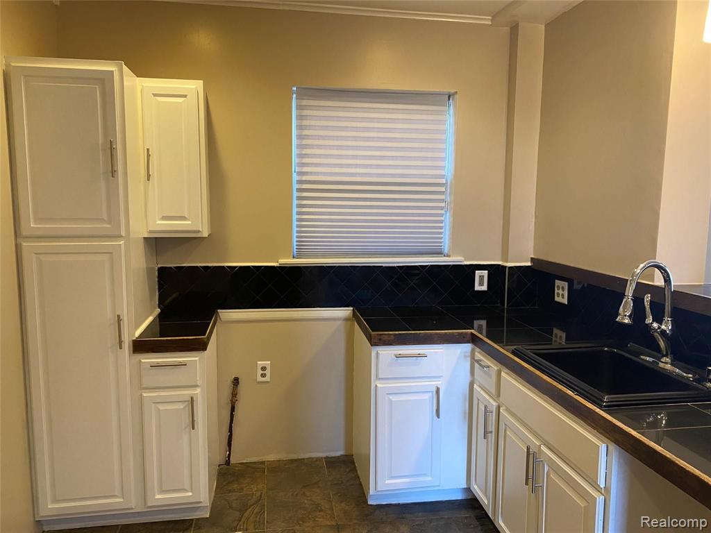 41 Maple Street River Rouge, MI 48218 - Photo 3 of 16