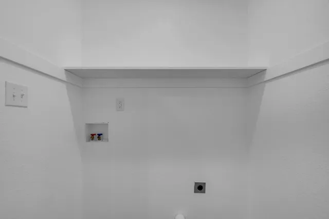 $499,000 | 1004 East Fannin Street, Luling, TX 78648