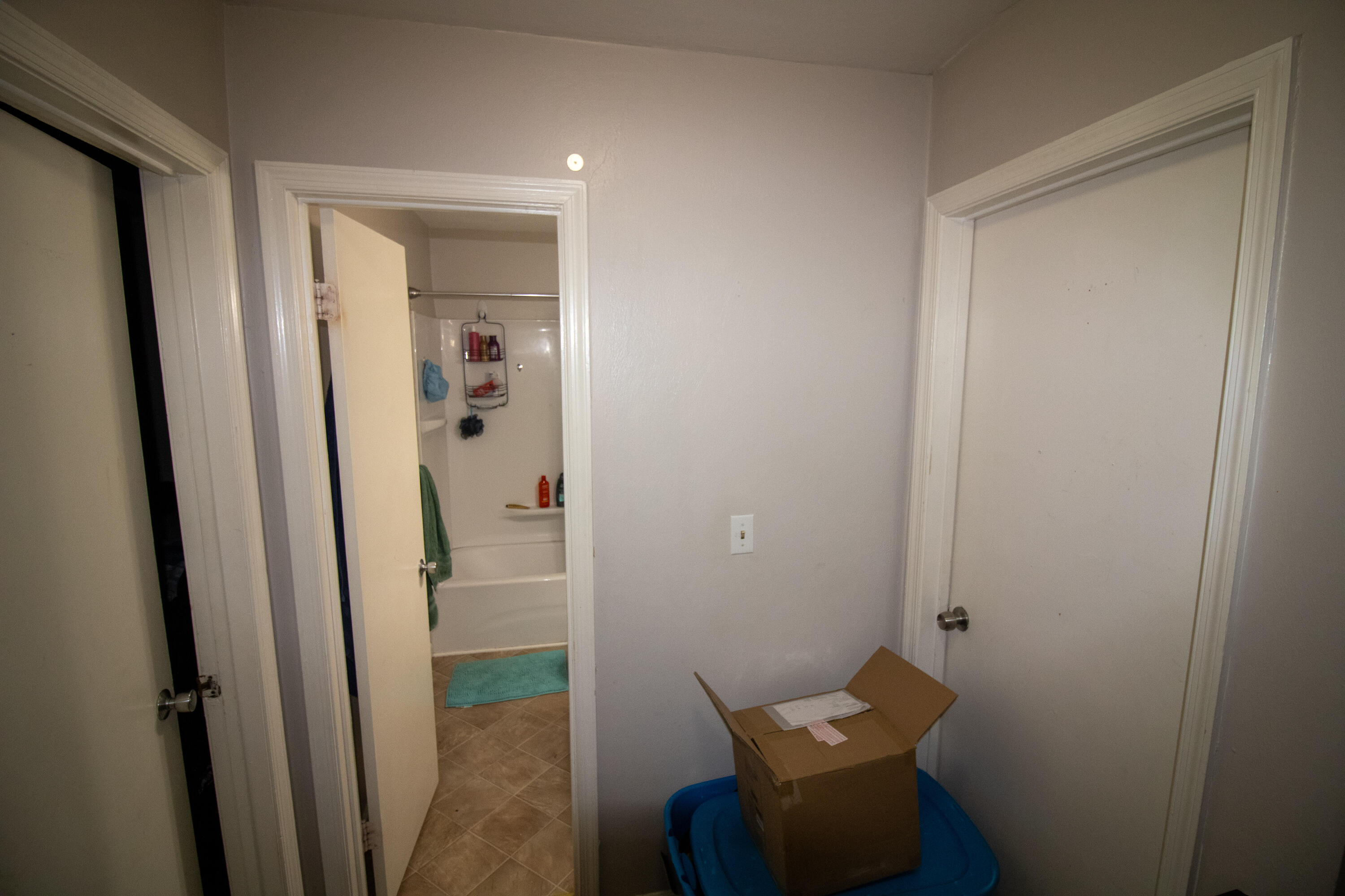 1748 Elbert Drive Roanoke, VA 24018 - Photo 12 of 18 a room that has a bed in it