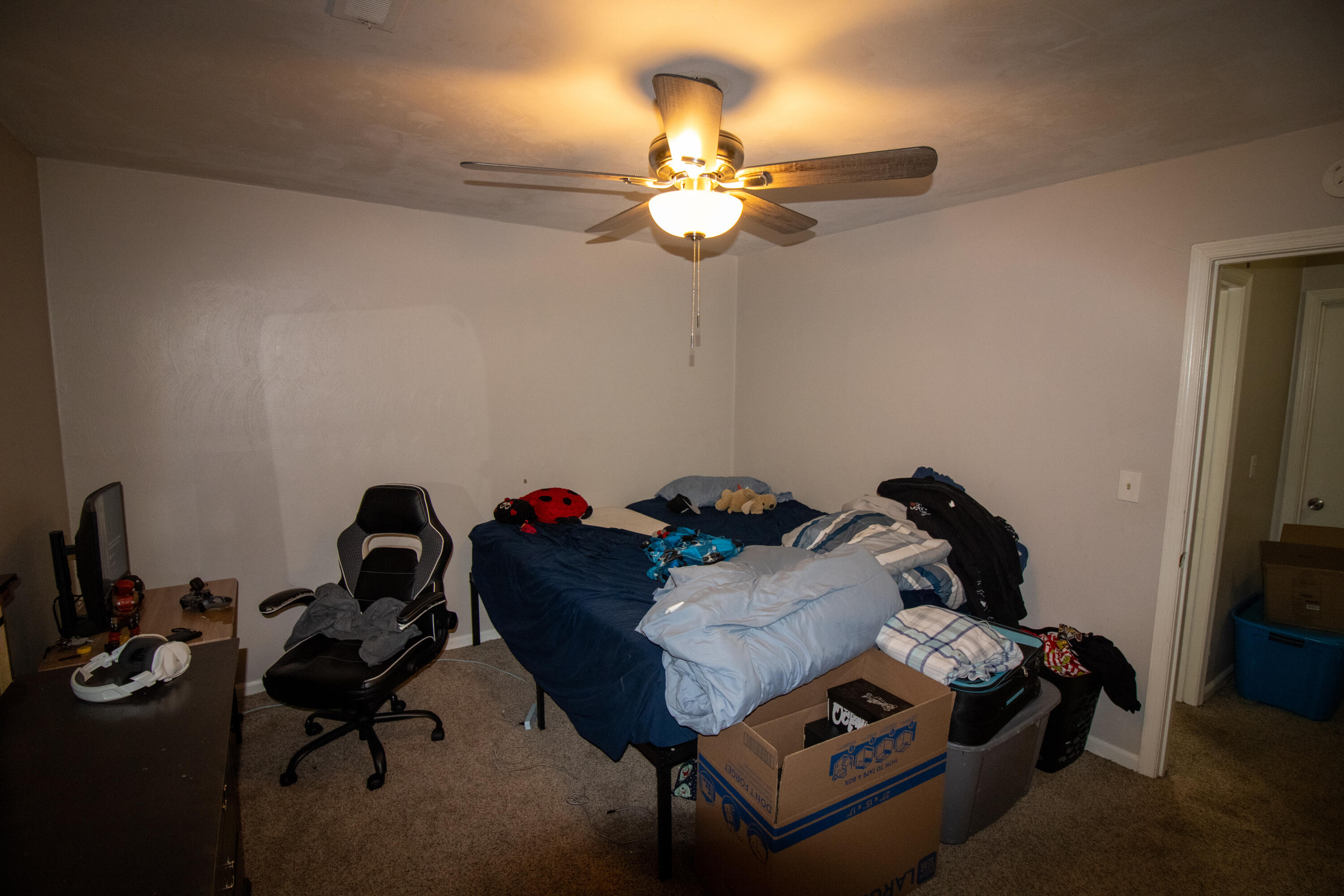 1748 Elbert Drive Roanoke, VA 24018 - Photo 15 of 18 a living room with furniture