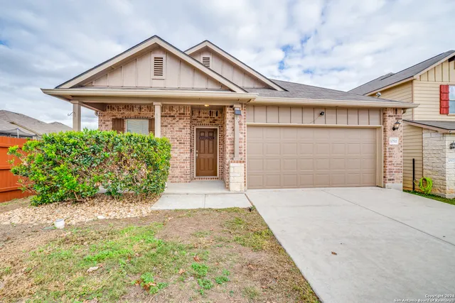 $2,100 | 10511 Gentle Fox Bay, San Antonio, TX 78245