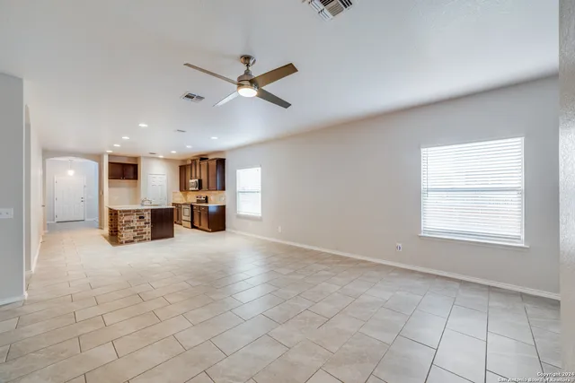 $2,100 | 10511 Gentle Fox Bay, San Antonio, TX 78245