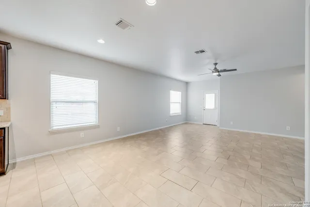 $2,100 | 10511 Gentle Fox Bay, San Antonio, TX 78245