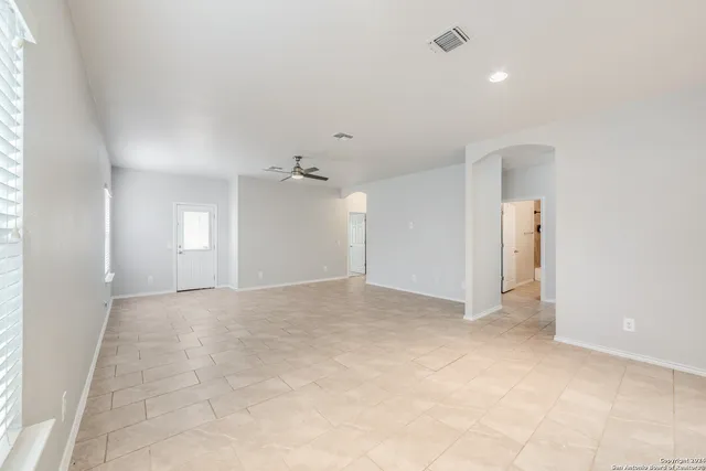 $2,100 | 10511 Gentle Fox Bay, San Antonio, TX 78245