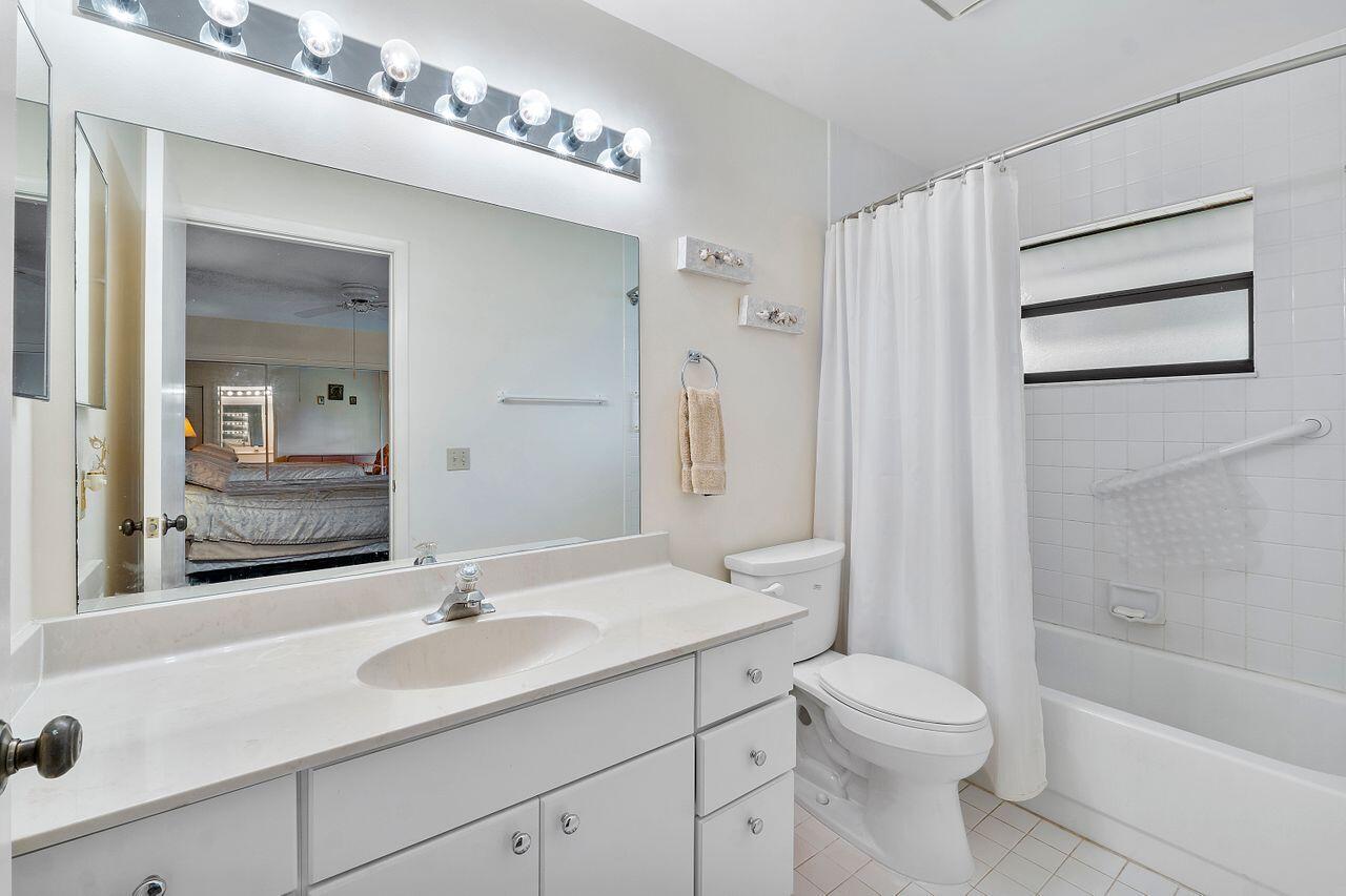 5130 Nesting Way, Unit D Delray Beach, FL 33484 - Photo 24 of 41 Primary Bathroom