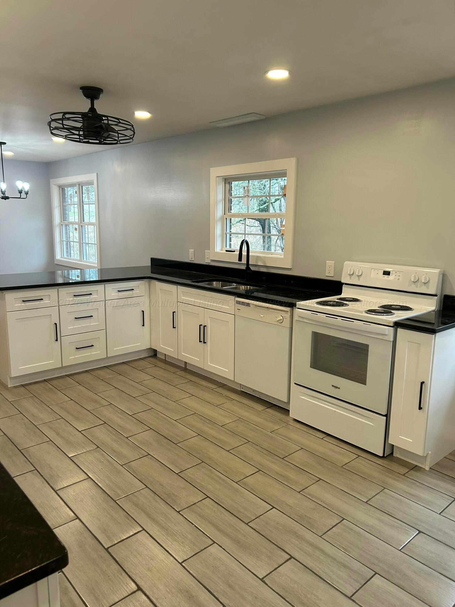 275 Robinson Loop Jasper, AL 35504 - Photo 9 of 25 Kitchen