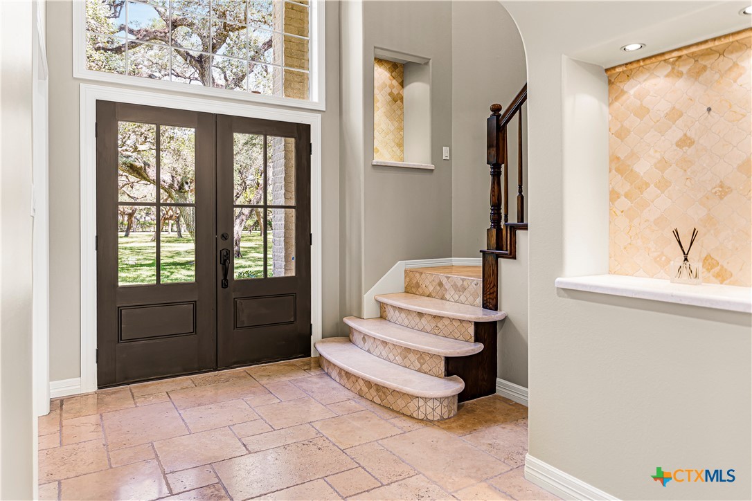 313 Treasure Oaks Road Inez, TX 77968 - Photo 6 of 47 a room with a bed and a window