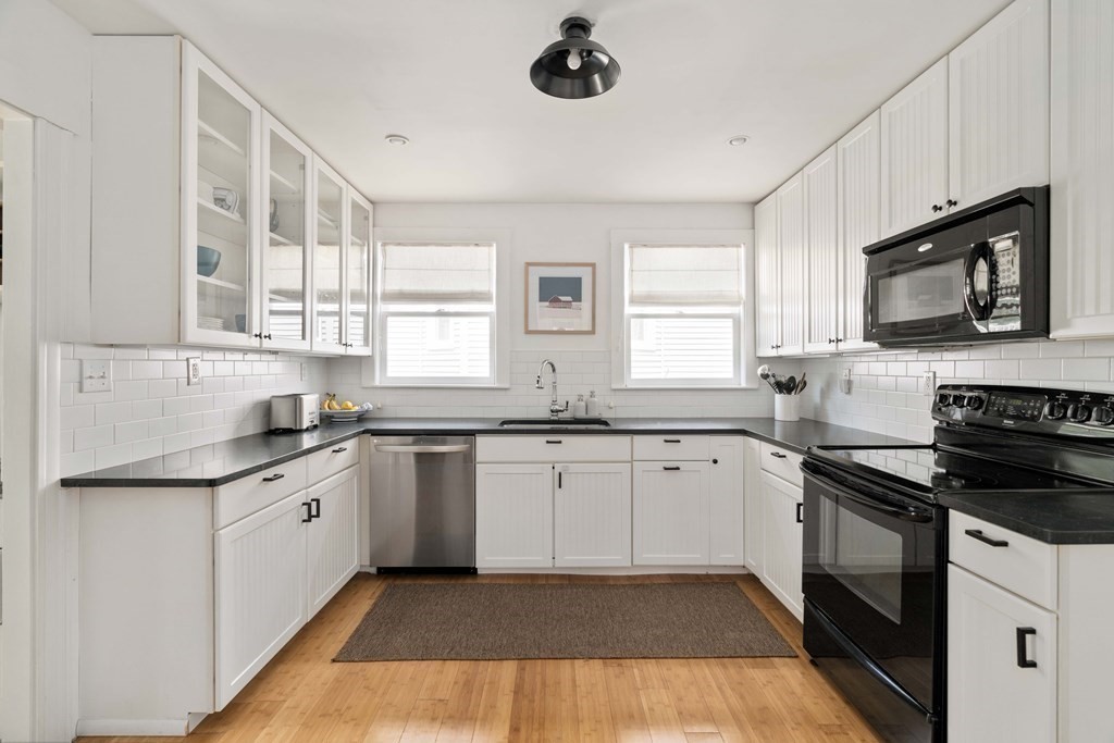 24 Manthorne Road Boston, MA 02132 - Photo 9 of 27 Gallery Image 9
