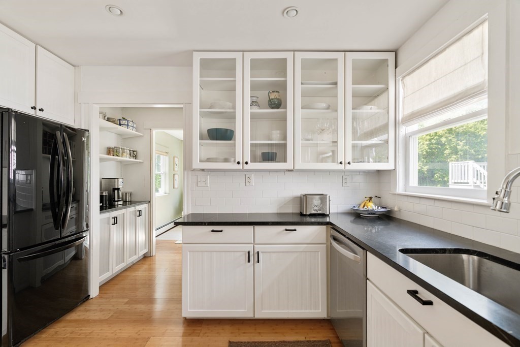 24 Manthorne Road Boston, MA 02132 - Photo 10 of 27 Gallery Image 10