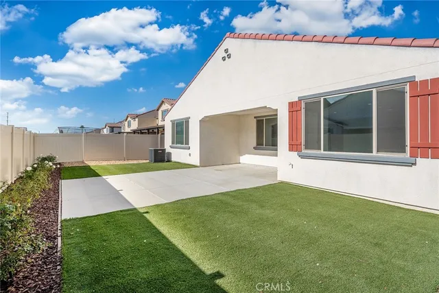 a view of an white house with a yard