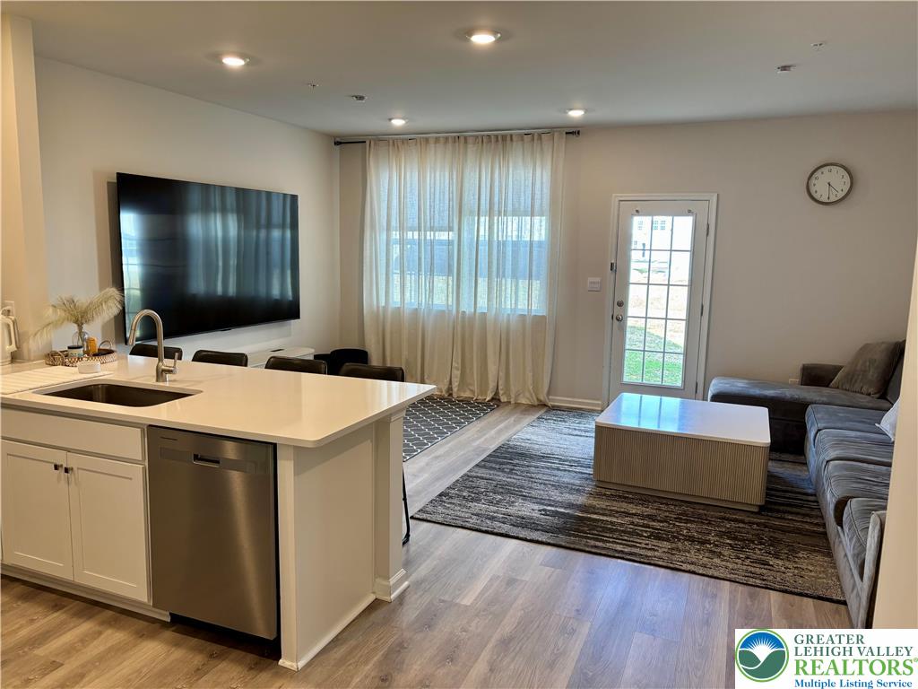 1237 Martin Road Breinigsville, PA 18031 - Photo 4 of 24