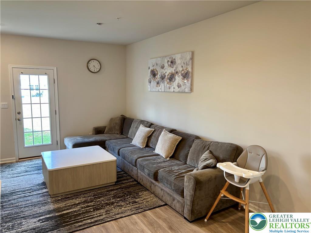 1237 Martin Road Breinigsville, PA 18031 - Photo 5 of 24