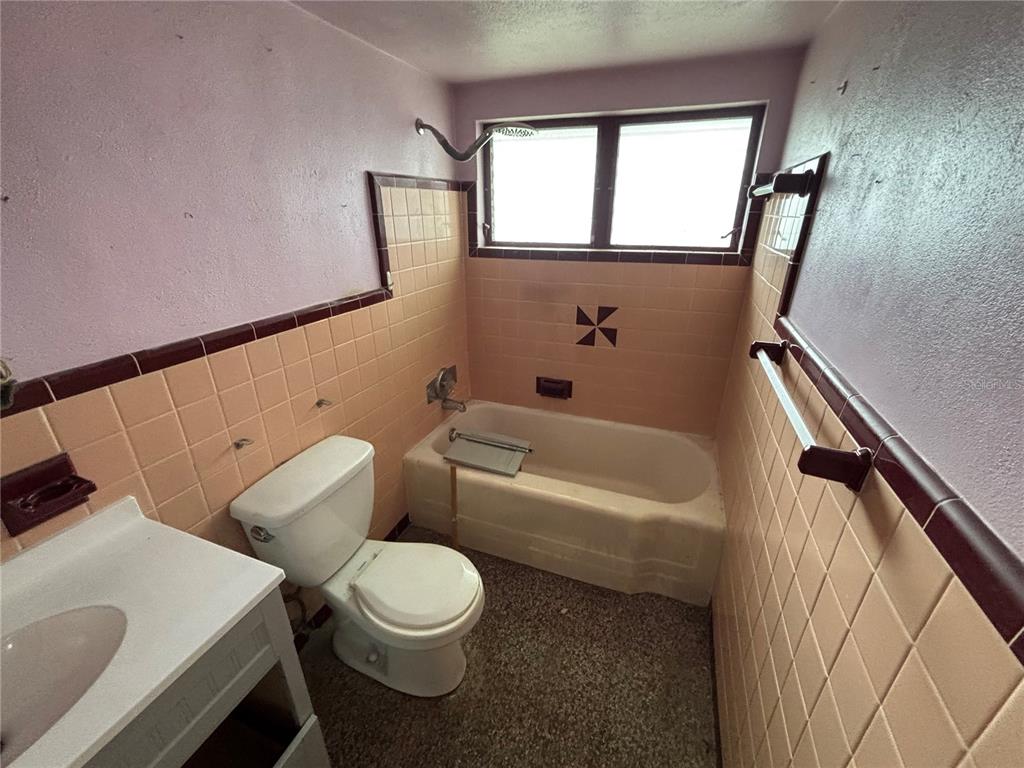 18006 4th Street East Redington Shores, FL 33708 - Photo 27 of 32 a bathroom with a toilet sink and bathtub