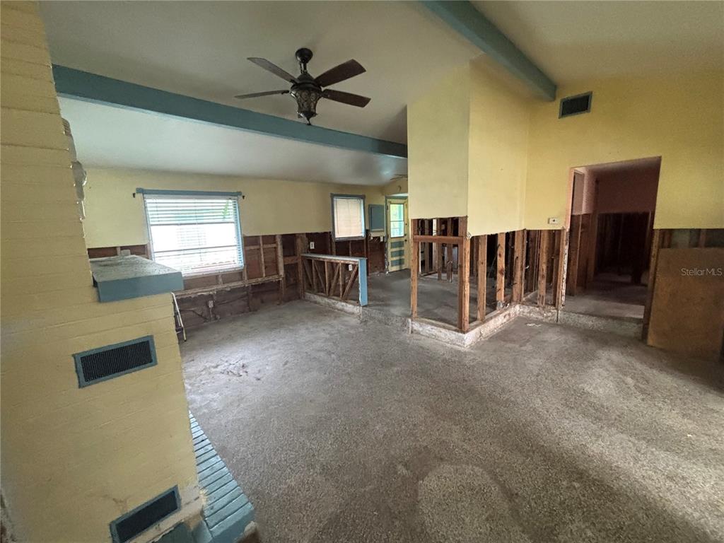 18006 4th Street East Redington Shores, FL 33708 - Photo 10 of 32 a view of a livingroom with furniture and a ceiling fan