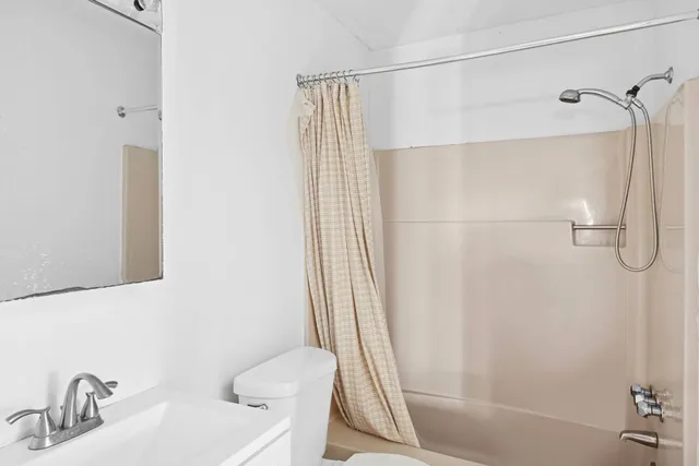 $1,400,000 | 17 West Lake Drive, Montauk, NY 11954