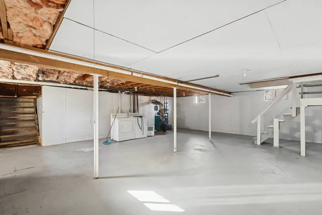 $1,400,000 | 17 West Lake Drive, Montauk, NY 11954