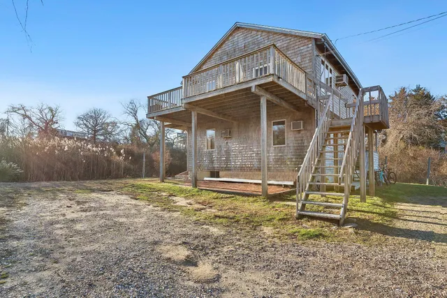 $1,400,000 | 17 West Lake Drive, Montauk, NY 11954