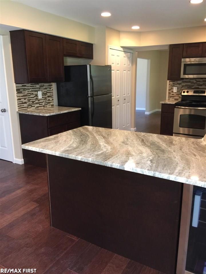 865 Langley Court Rochester, MI 48309 - Photo 26 of 43 31301883-25.JPG