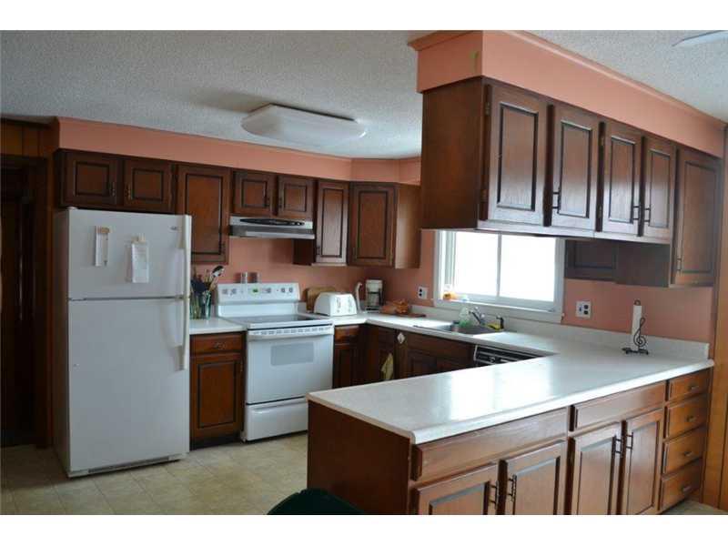 73 Meadow Road Raymond, ME 04071 - Photo 3 of 18 Kitchen.