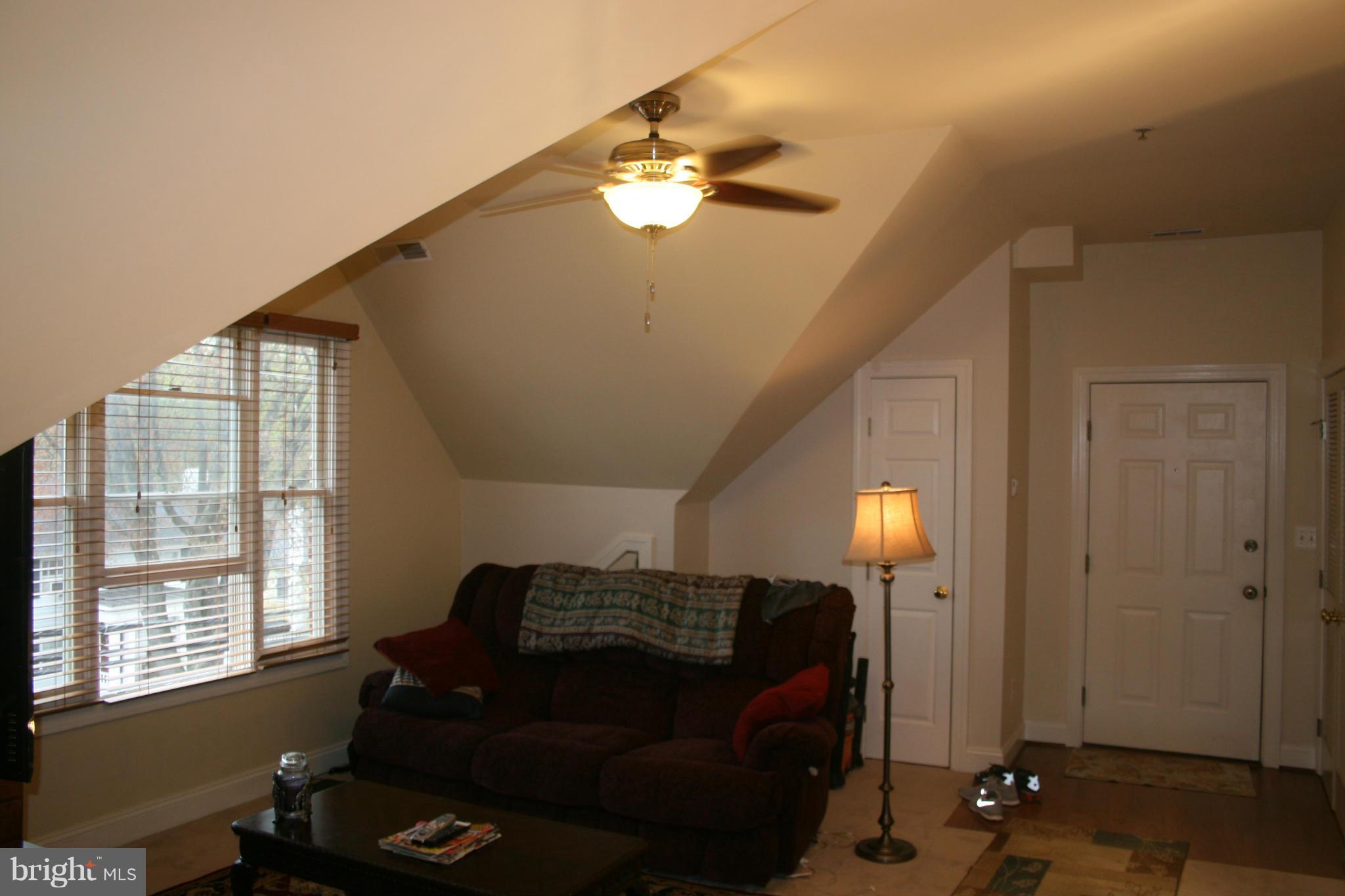 100 Dry Mill Road Southwest, Unit 301 Leesburg, VA 20175 - Photo 6 of 10 Living Room