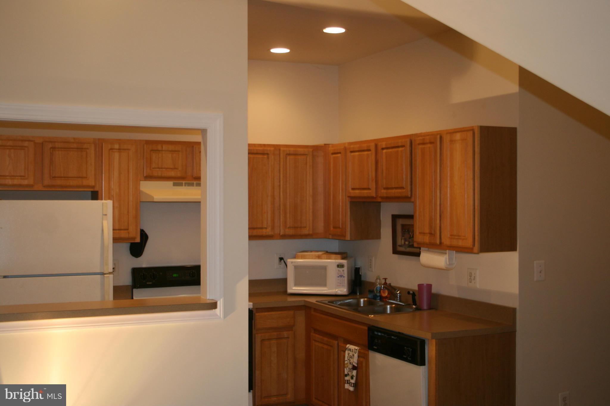 100 Dry Mill Road Southwest, Unit 301 Leesburg, VA 20175 - Photo 7 of 10 Kitchen