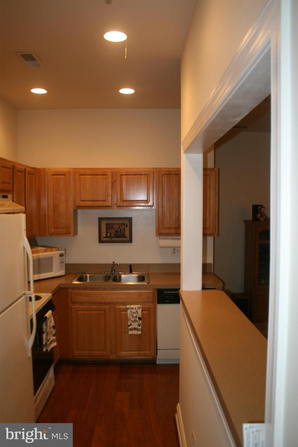 100 Dry Mill Road Southwest, Unit 301 Leesburg, VA 20175 - Photo 9 of 10 Kitchen