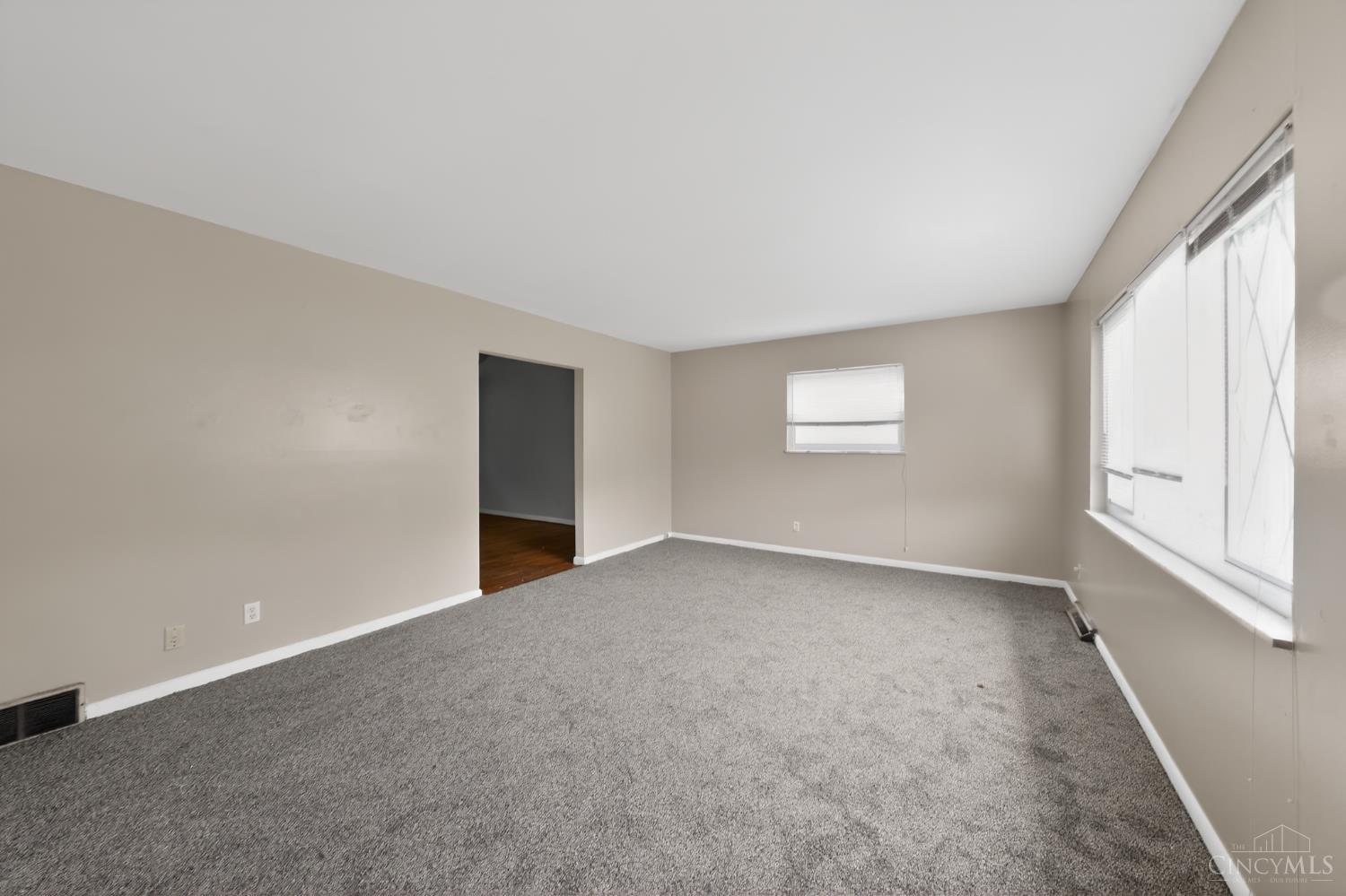 2945 Aquadale Lane Cincinnati, OH 45211 - Photo 8 of 30
