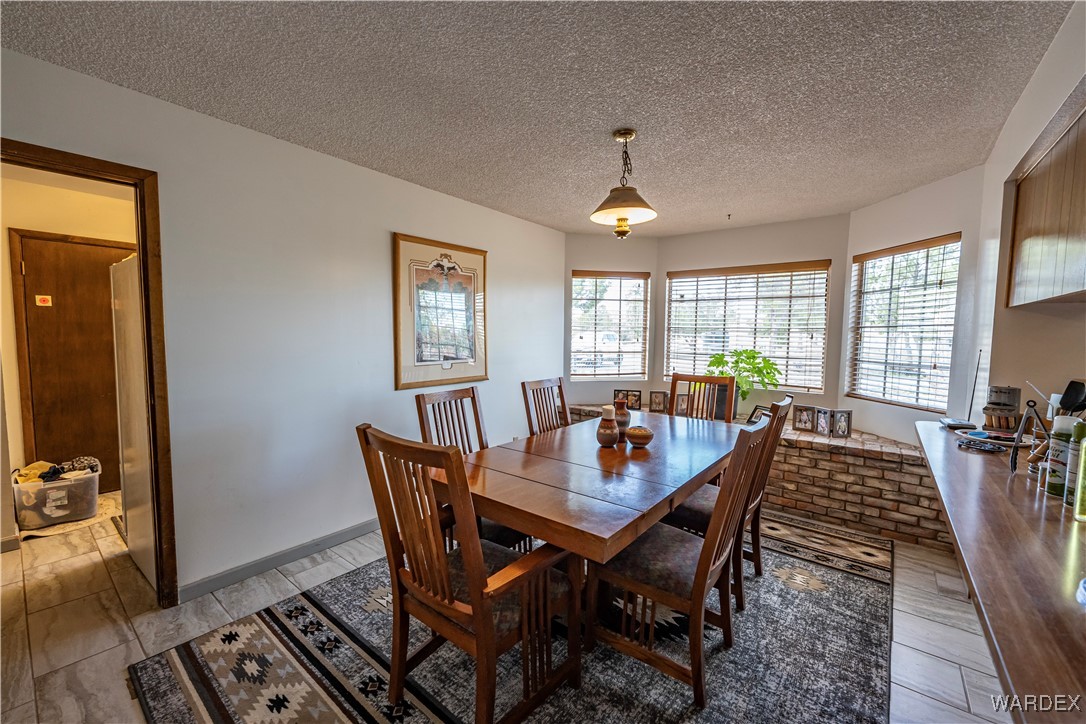 10320 South Veteran Road Seligman, AZ 86337 - Photo 13 of 79 Dining Area