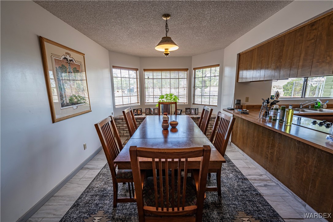 10320 South Veteran Road Seligman, AZ 86337 - Photo 14 of 79 Dining Area