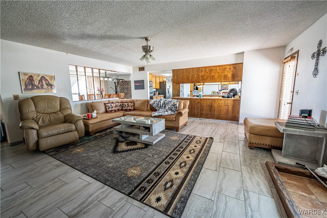 10320 South Veteran Road Seligman, AZ 86337 - Photo 20 of 79 Living Room
