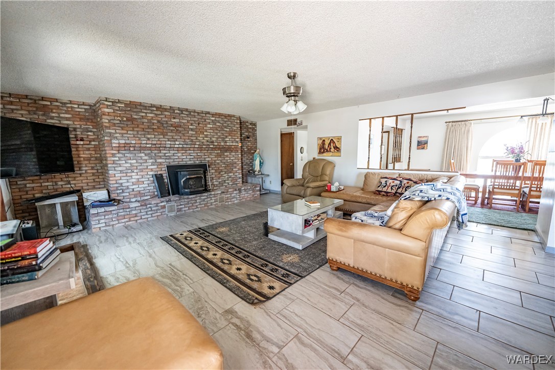 10320 South Veteran Road Seligman, AZ 86337 - Photo 21 of 79 Living Room