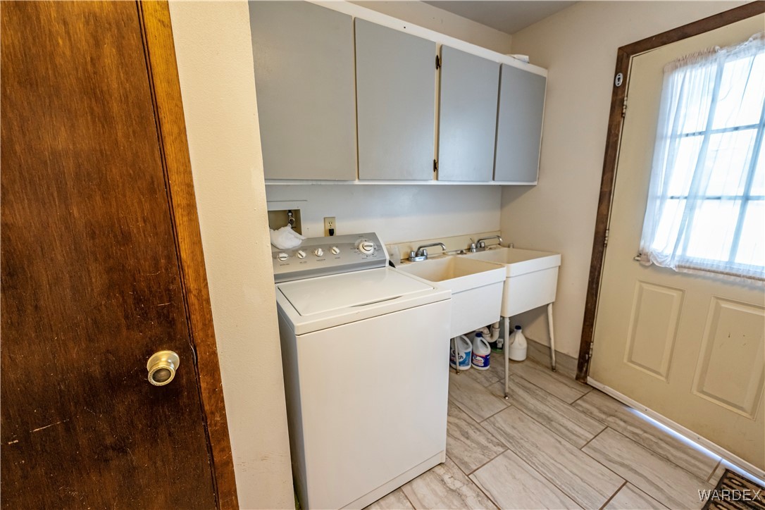 10320 South Veteran Road Seligman, AZ 86337 - Photo 38 of 79 Laundry