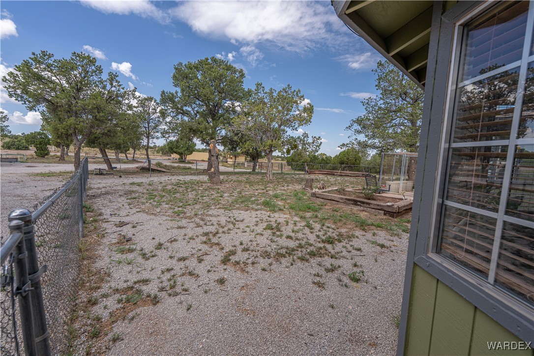 10320 South Veteran Road Seligman, AZ 86337 - Photo 61 of 79 Yard
