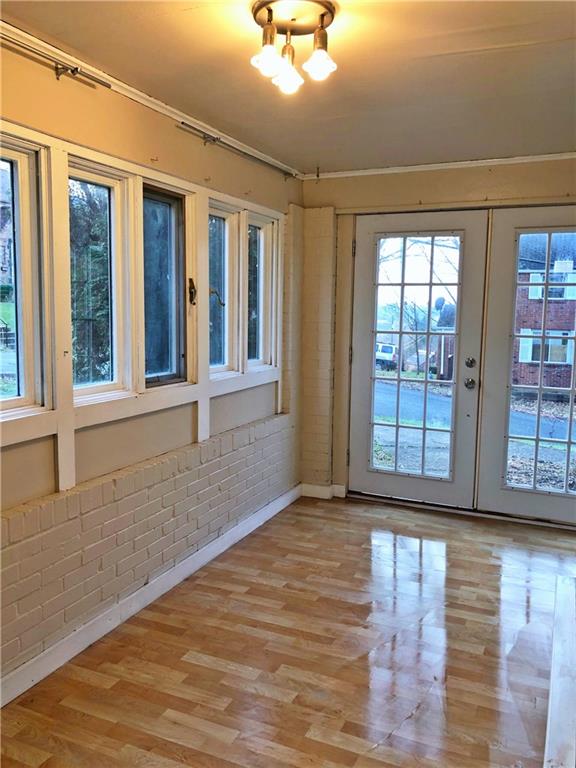 2257 Collins Road Pittsburgh, PA 15221 - Photo 5 of 8 Gallery Image 5