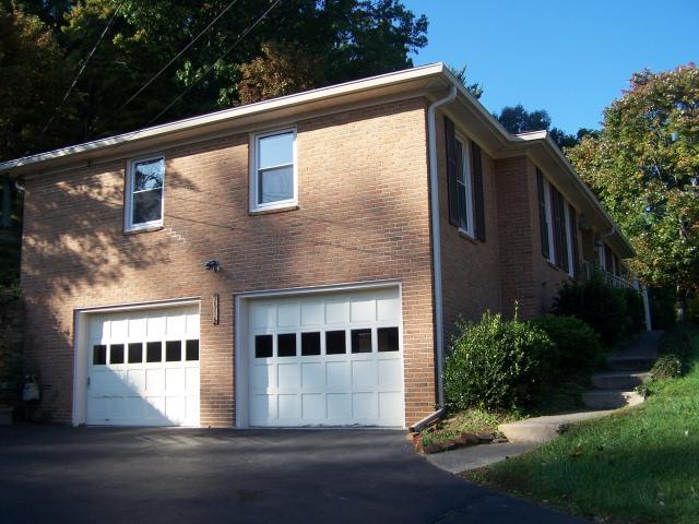 3516 Heritage Road Southwest Roanoke, VA 24015 - Photo 25 of 31 Drive Under Garage
